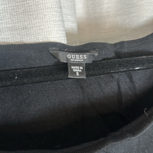 GUESS TOP SIZE(S) - Picture 5 of 6